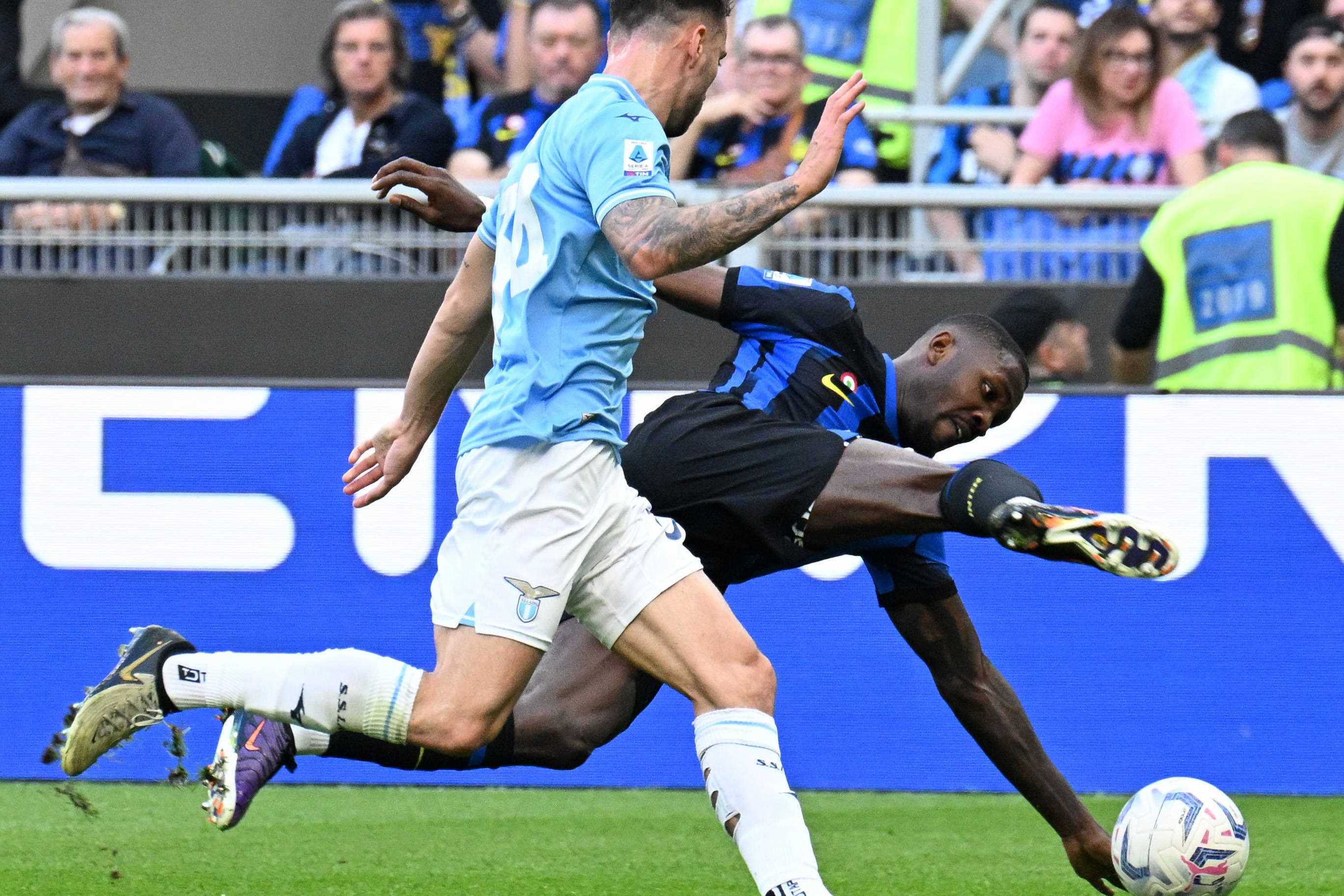 好博足球官网-罗马发布备战花絮，国际比赛日内部沟通，欧联任务艰巨，身体对抗强度拉满