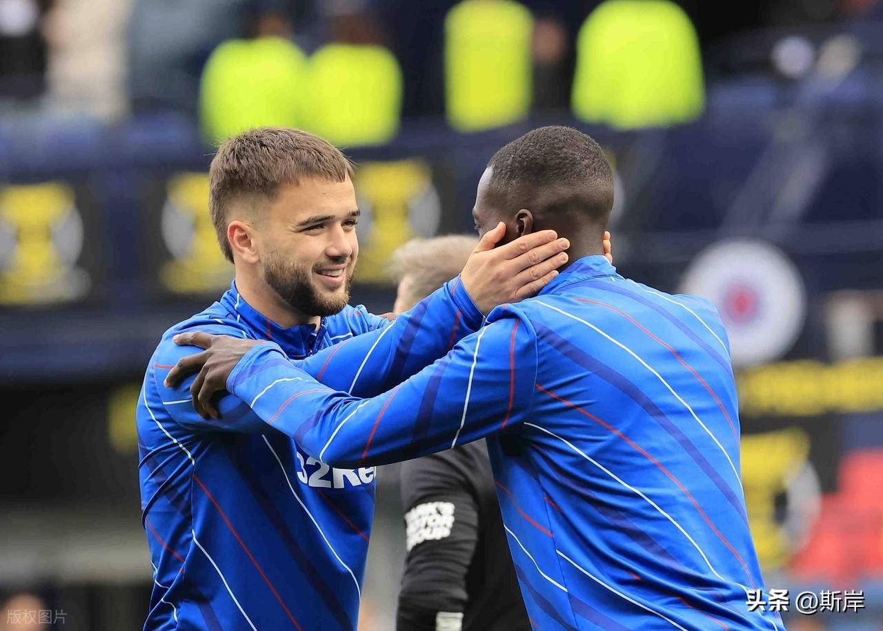 罗马发布备战花絮，国际比赛日内部沟通，欧联任务艰巨，身体对抗强度拉满