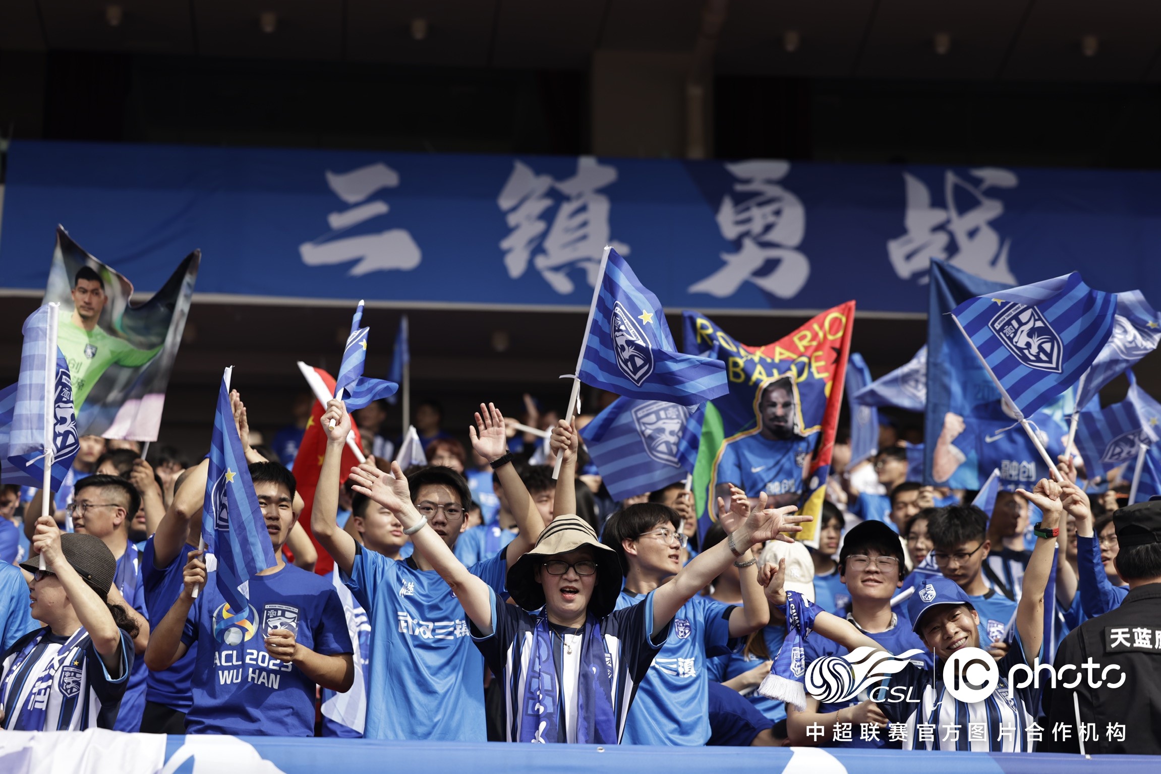 清晨武汉三镇备战意甲，内部沟通细节曝光，赛场秩序良好，临场指挥获称赞