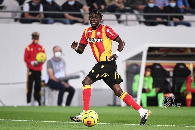 好博足球官网-今夜突围战来临，山东男篮围绕法甲止住颓势，引发热议，控场能力受关注